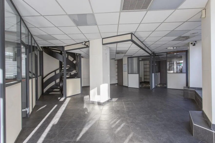 Local commercial dans Paris à vendre - Photo de l’immeuble – Image 2 sur 5