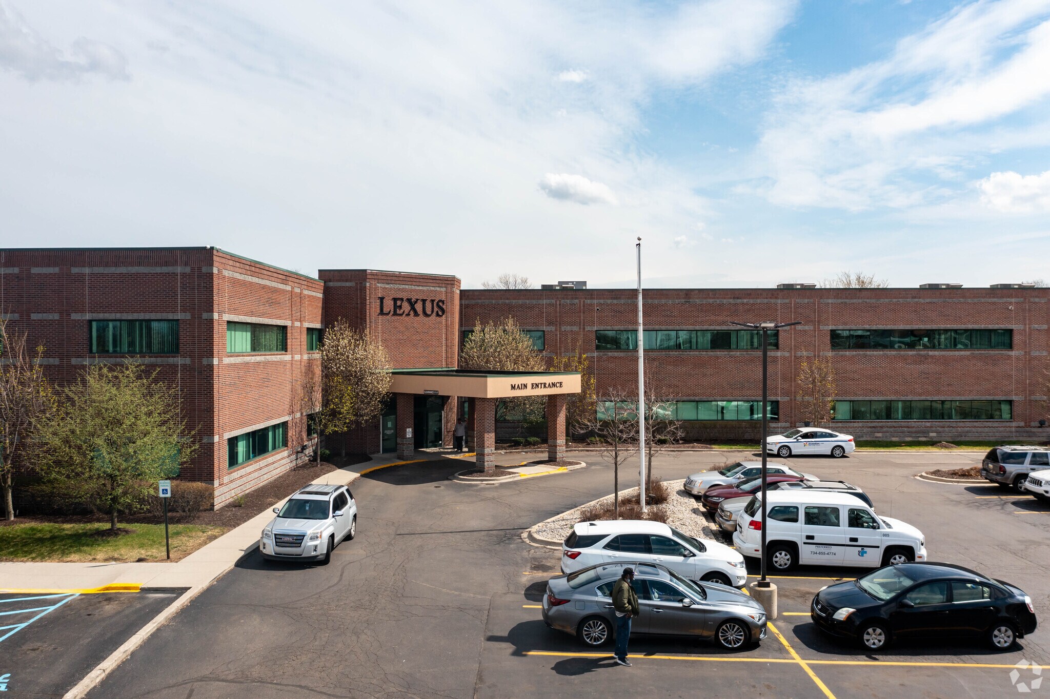 44200 Woodward Ave, Pontiac, MI à vendre Photo de l’immeuble– Image 1 sur 12