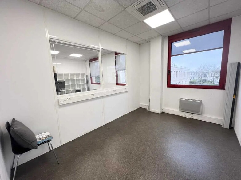 Bureau dans Créteil à louer - Photo de l’immeuble – Image 3 sur 6