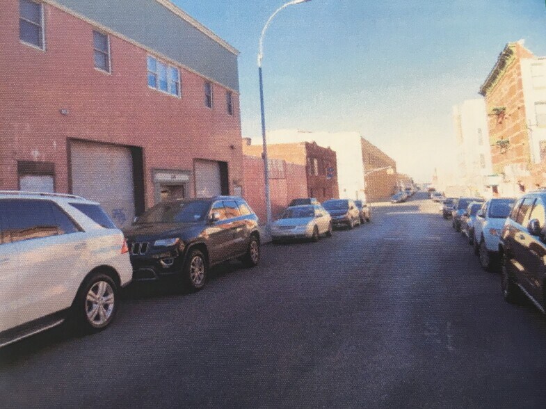 218 52nd St, Brooklyn, NY à louer - Photo de l’immeuble – Image 2 sur 34