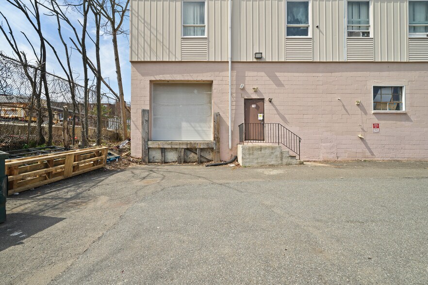 75 Armour Pl, Dumont, NJ à vendre - Photo de l’immeuble – Image 3 sur 16