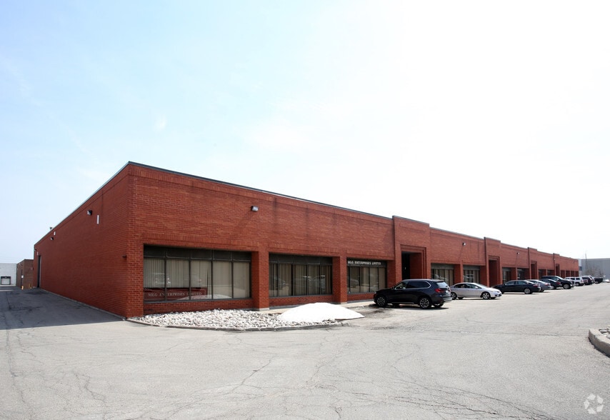 425 Admiral Blvd, Mississauga, ON à louer - Photo de l’immeuble – Image 2 sur 4