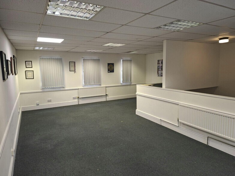 Vine Ln, Halesowen à louer - Photo de l’immeuble – Image 2 sur 23