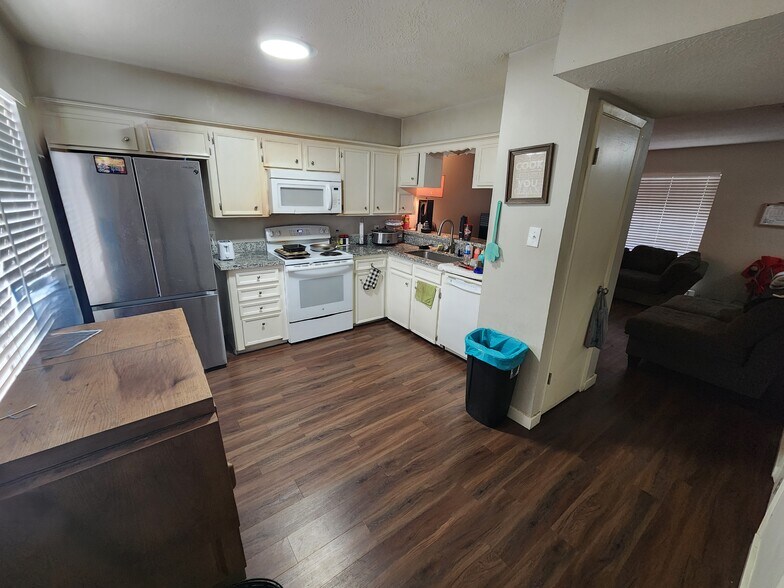 517 5th St, Humble, TX à vendre - Photo de l’immeuble – Image 3 sur 37
