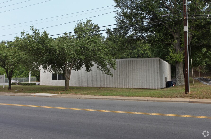 7121 Orr Rd, Charlotte, NC à vendre - Photo de l’immeuble – Image 2 sur 4