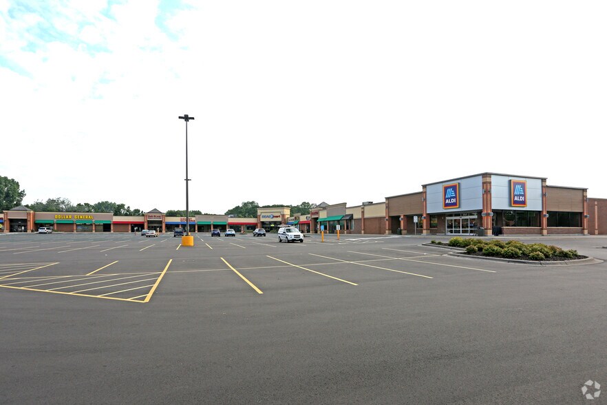 2537-2577 County Road 10 NE, Mounds View, MN à vendre - Photo de l’immeuble – Image 2 sur 11