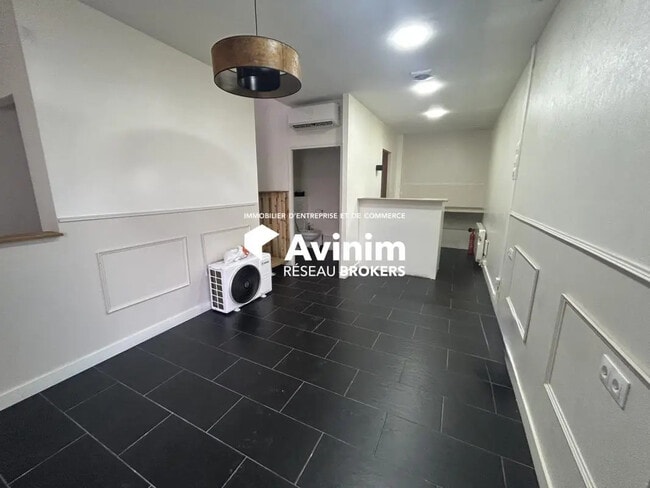 Plus de détails pour Local commercial à louer