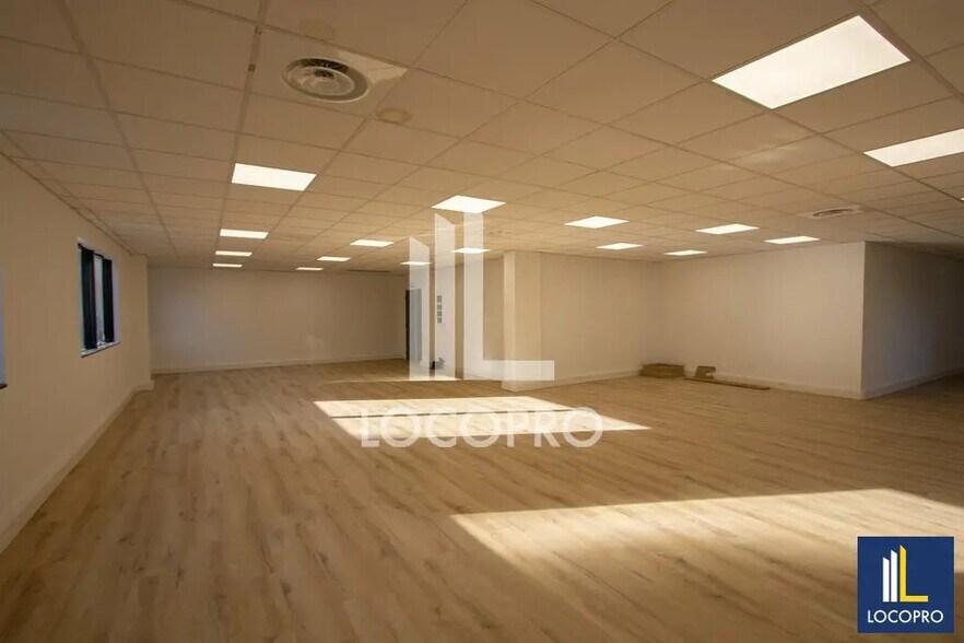 Bureau dans Aix-en-Provence à louer - Photo de l’immeuble – Image 3 sur 8