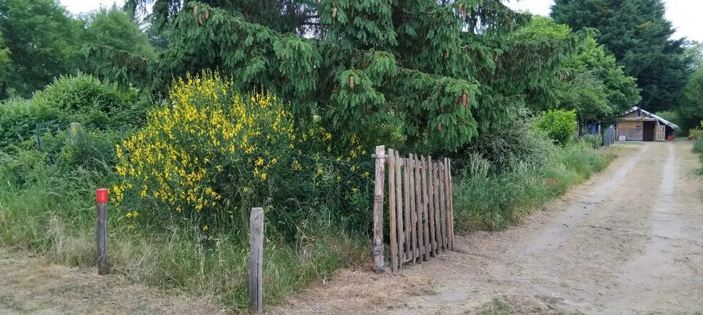 Terrain dans Les Bordes à vendre - Photo de l’immeuble – Image 1 sur 3