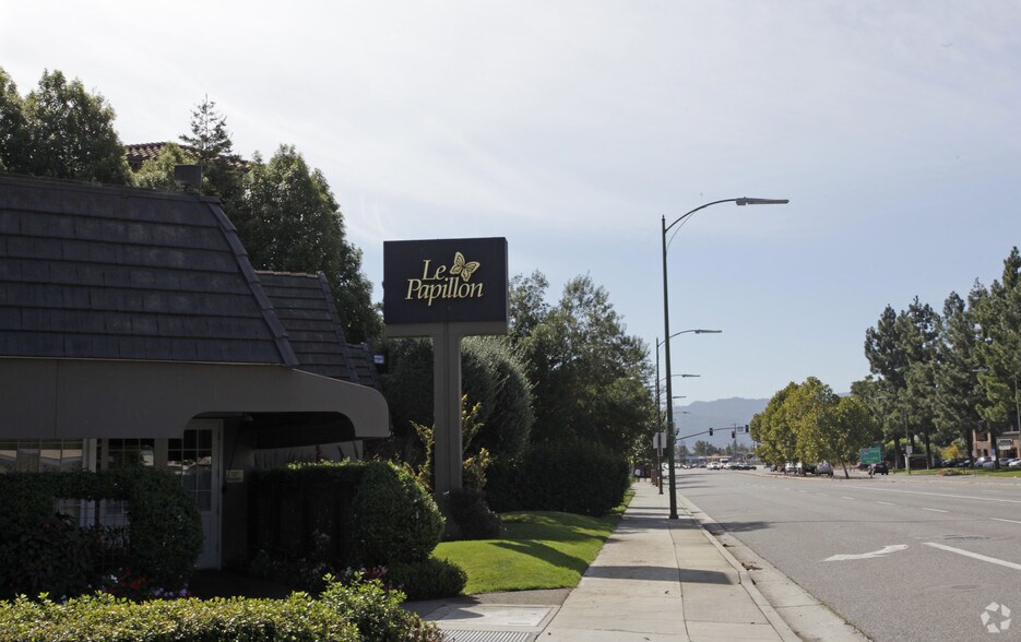 410 Saratoga Ave, San Jose, CA à vendre - Photo de l’immeuble – Image 3 sur 8