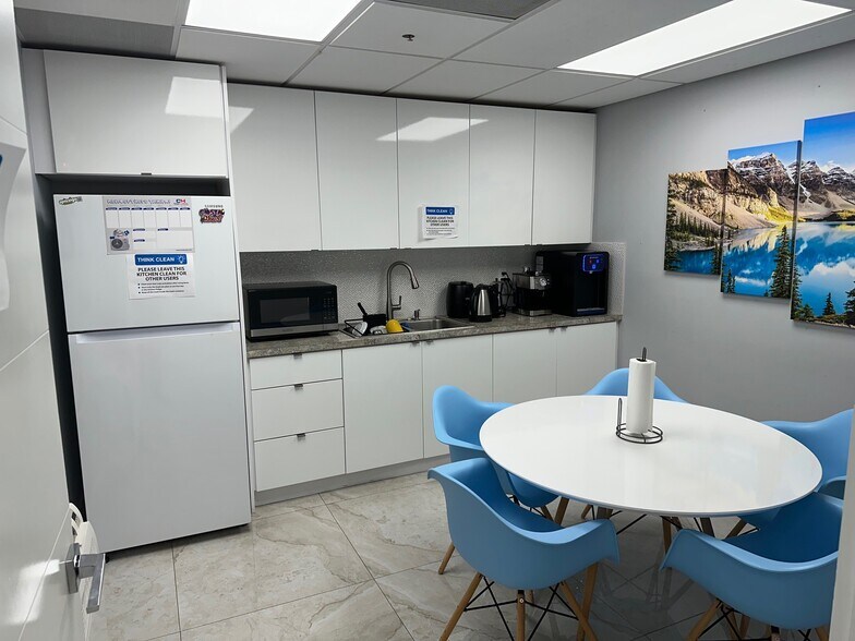 3550 NW 113th Ct, Miami, FL à louer - Photo de l’immeuble – Image 2 sur 6