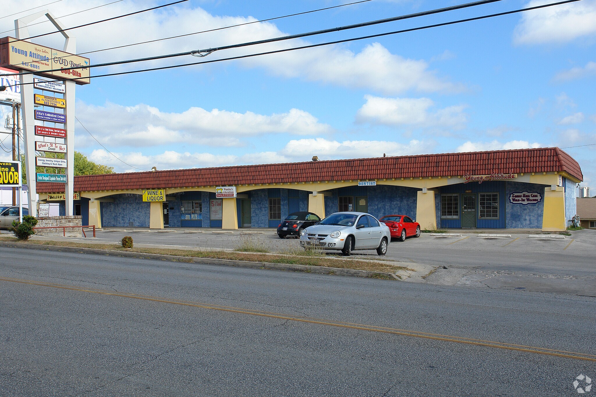 5713-5725 Evers Rd, San Antonio, TX à louer Photo principale– Image 1 sur 7