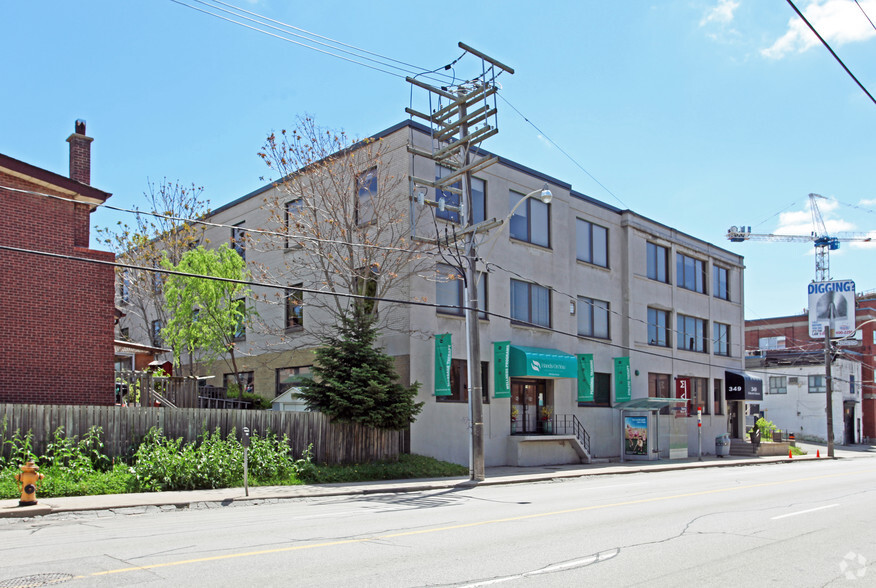 349 Carlaw Ave, Toronto, ON à louer - Photo de l’immeuble – Image 2 sur 9
