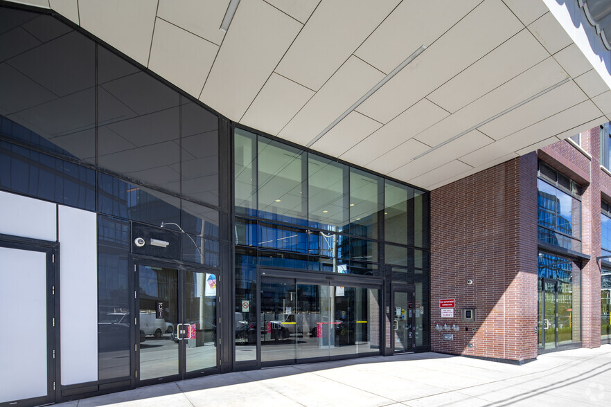 130 Queens Quay E, Toronto, ON à louer - Photo de l’immeuble – Image 3 sur 5