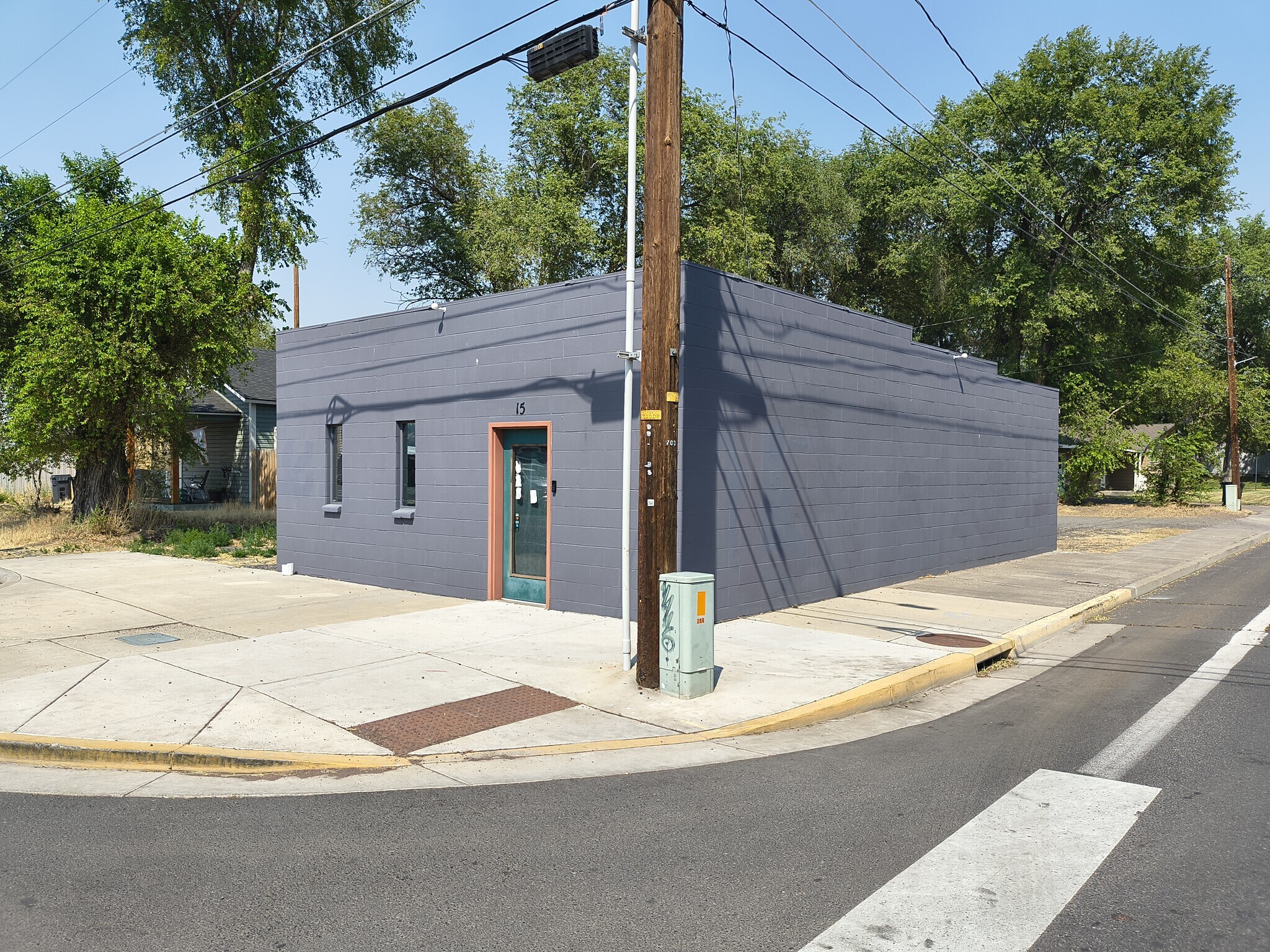 15 NE 7th St, Madras, OR à vendre Photo principale– Image 1 sur 14