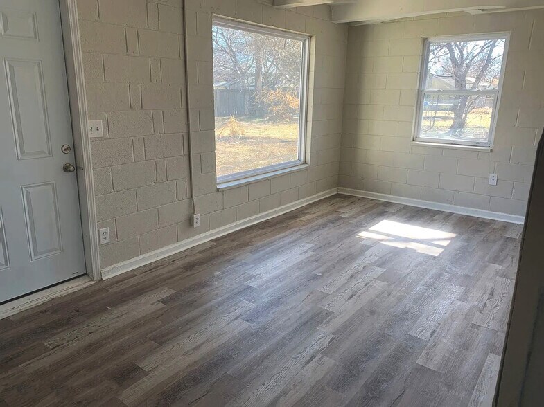 1305 W Dora Ave, Wichita, KS à vendre - Photo de l’immeuble – Image 2 sur 8