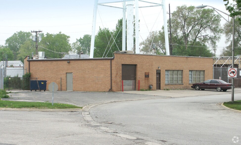 3200 W Le Moyne Ave, Stone Park, IL à louer - Photo de l’immeuble – Image 2 sur 23