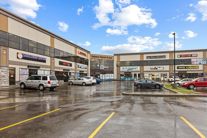 20 Saddlestone Dr, Calgary, AB à vendre - Photo de l’immeuble – Image 2 sur 35