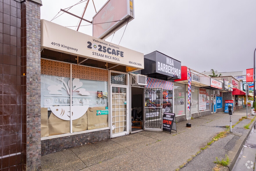 4919-4927 Kingsway, Burnaby, BC à louer - Photo de l’immeuble – Image 2 sur 3