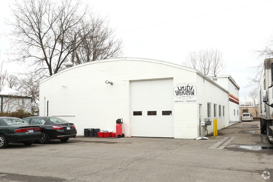 93 Ecorse Rd, Ypsilanti, MI à louer - Photo de l’immeuble – Image 2 sur 5