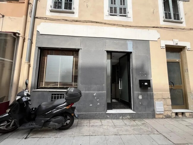 Plus de détails pour Local commercial à louer