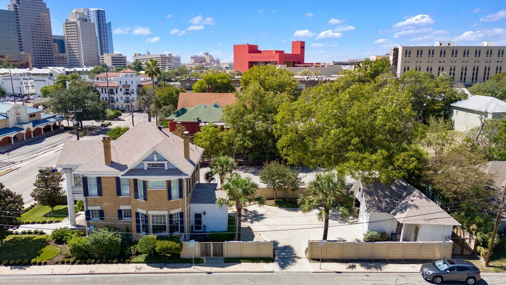 623 Augusta, San Antonio, TX à vendre - Photo de l’immeuble – Image 2 sur 43