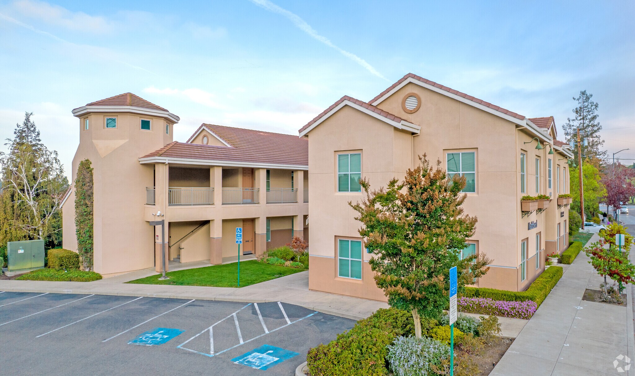 43801 Mission Blvd, Fremont, CA à louer Photo principale– Image 1 sur 6