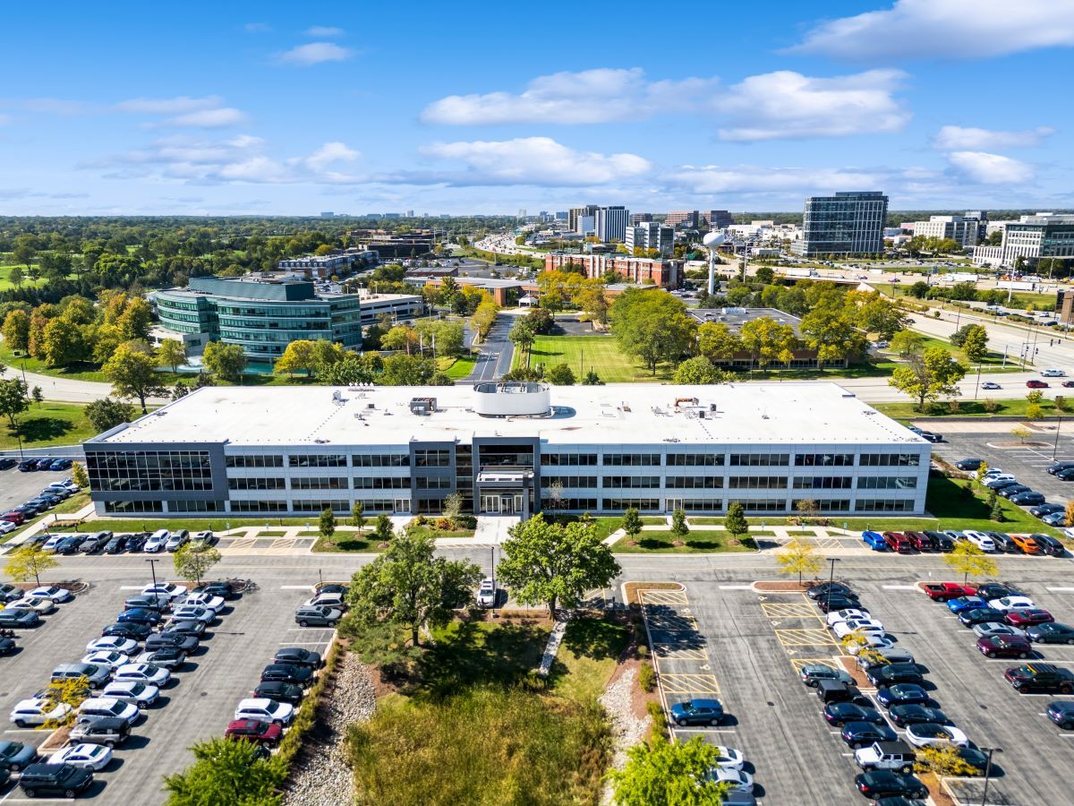 711 Jorie Blvd, Oak Brook, IL à louer Aérien– Image 1 sur 10