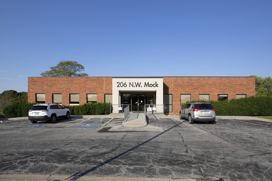 206 NW Mock Ave, Blue Springs, MO à louer - Photo de l’immeuble – Image 1 sur 1