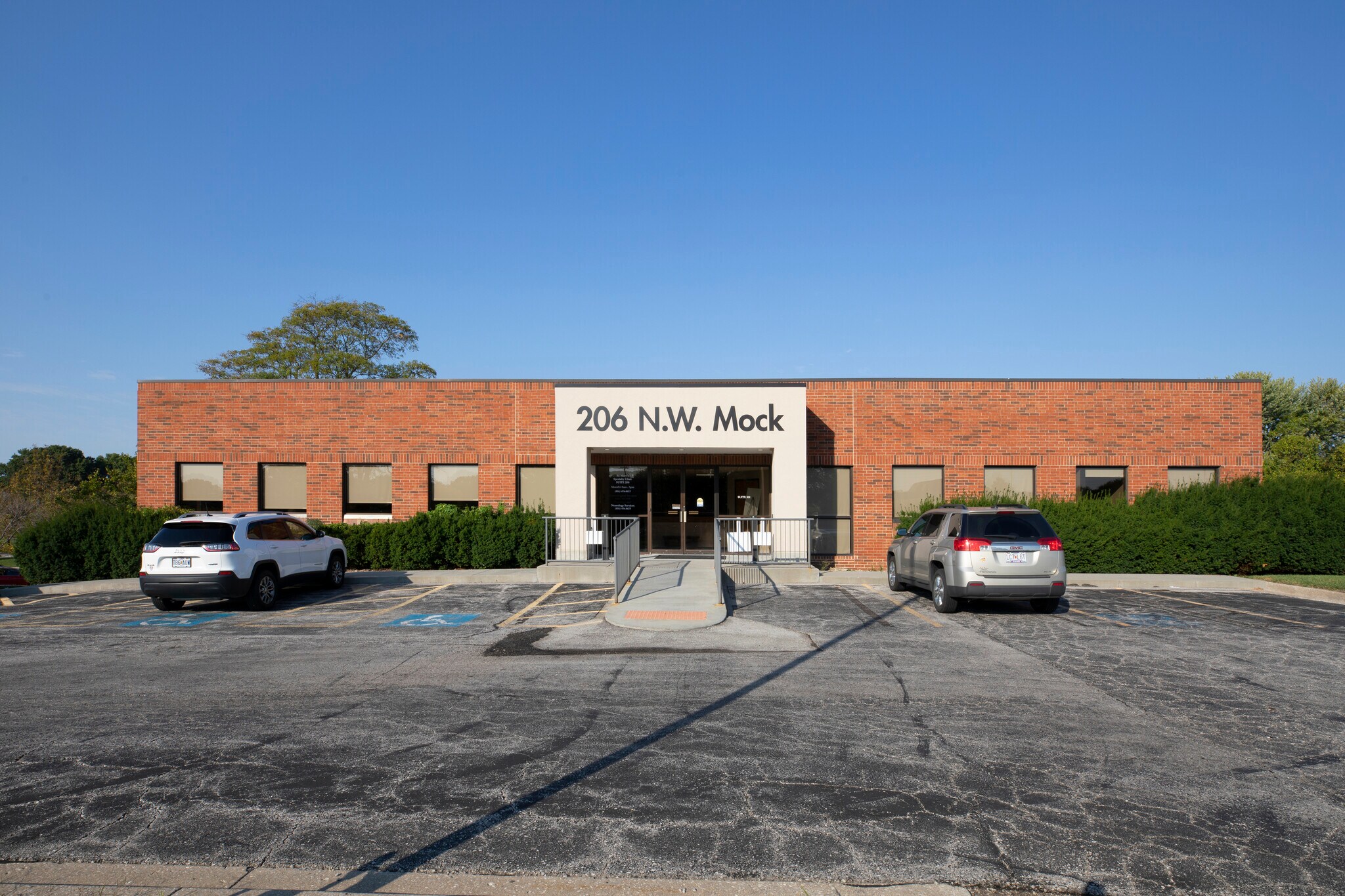 206 NW Mock Ave, Blue Springs, MO à louer Photo principale– Image 1 sur 2