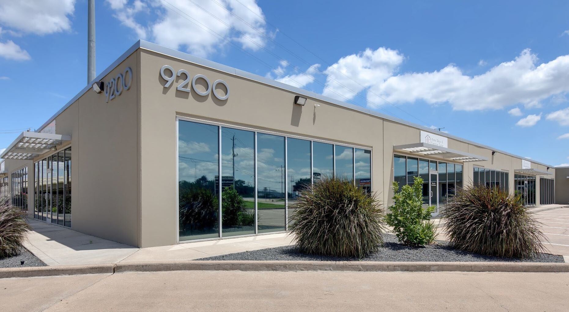 9000 Hempstead Rd, Houston, TX à louer Photo de l’immeuble– Image 1 sur 26