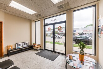 5045 N Harlem Ave, Chicago, IL à louer Photo intérieure– Image 2 sur 12