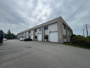 7475 Hedley Av, Burnaby, BC à louer Photo de l’immeuble– Image 2 sur 13