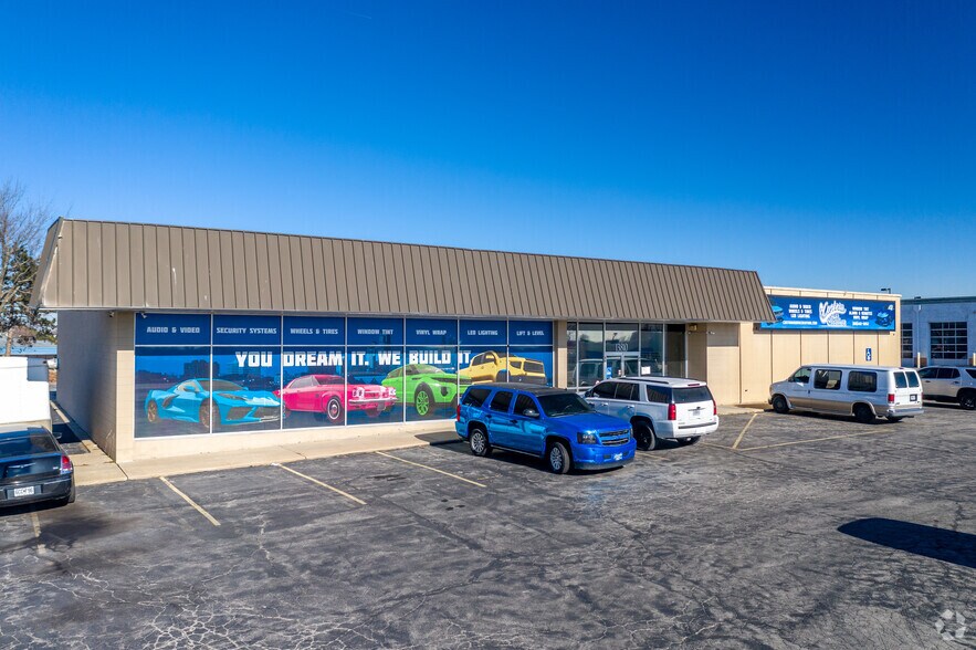 13810 E 40 Hwy, Independence, MO à vendre - Photo de l’immeuble – Image 2 sur 7