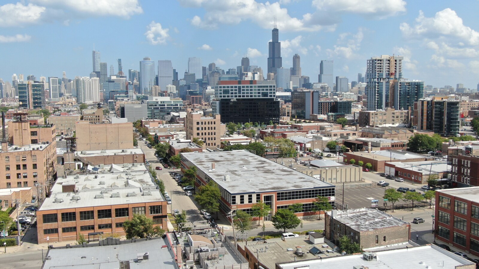 325 N Ashland Ave, Chicago, IL à louer Photo principale– Image 1 sur 18