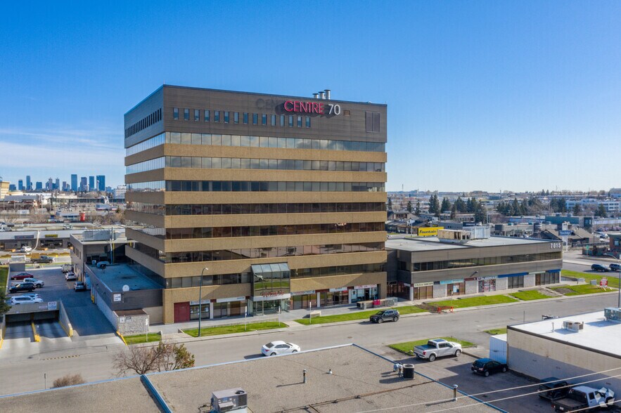 7015 MacLeod Trl SE, Calgary, AB à louer - Photo de l’immeuble – Image 2 sur 4