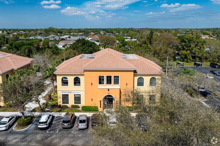 1217 Piper Blvd, Naples, FL à vendre - Photo de l’immeuble – Image 2 sur 9