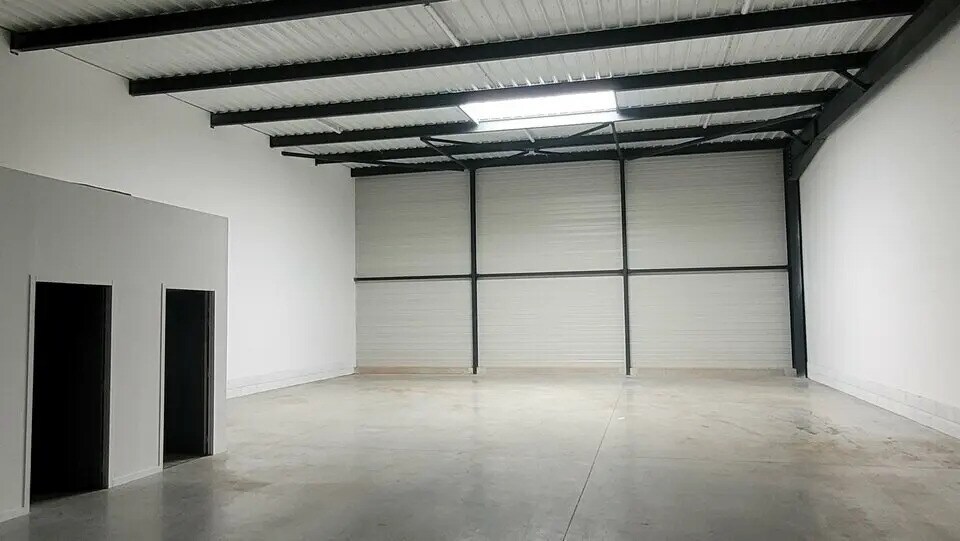 Local d’activités dans BAPEAUME-LES-ROUEN à louer - Photo de l’immeuble – Image 2 sur 12