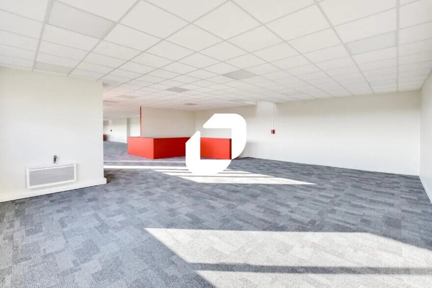 Local d’activités dans Bailly-Romainvilliers à louer - Photo de l’immeuble – Image 2 sur 4