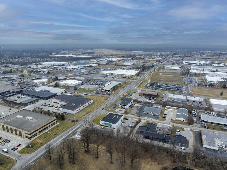 8765 Hague Rd, Indianapolis, IN à vendre - Photo de l’immeuble – Image 1 sur 2