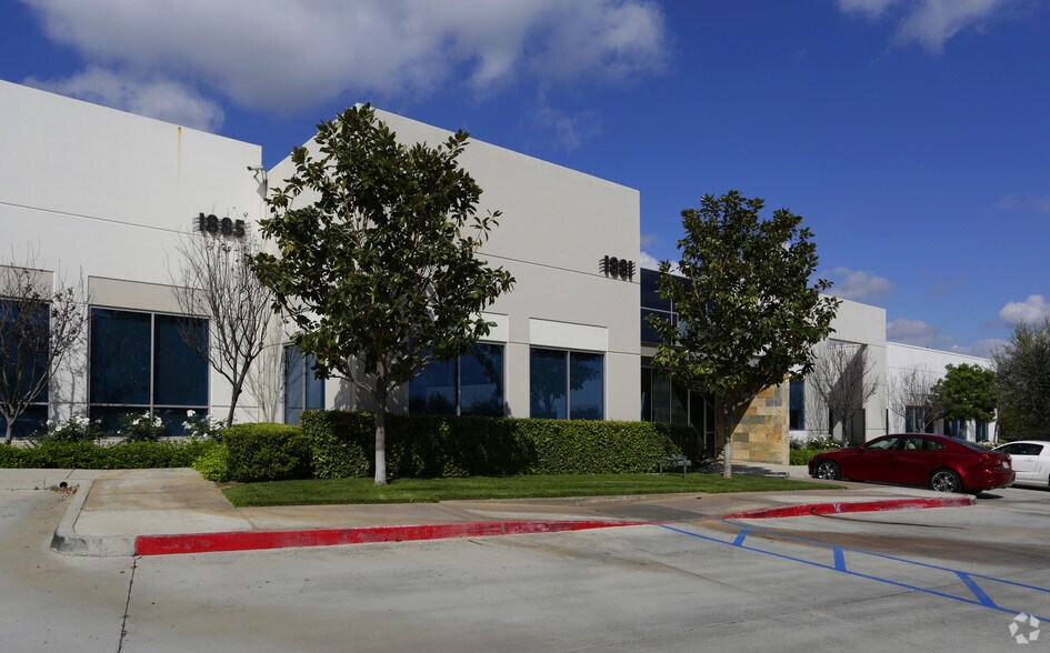 1881 California Ave, Corona, CA à louer - Photo de l’immeuble – Image 2 sur 4