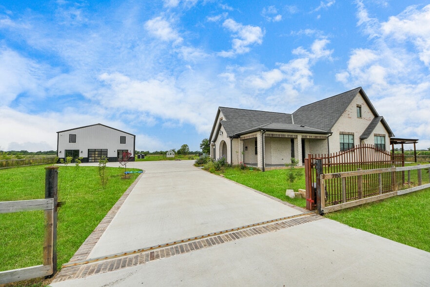 7153 Fm 1458 Rd, Sealy, TX à vendre - Photo de l’immeuble – Image 2 sur 74