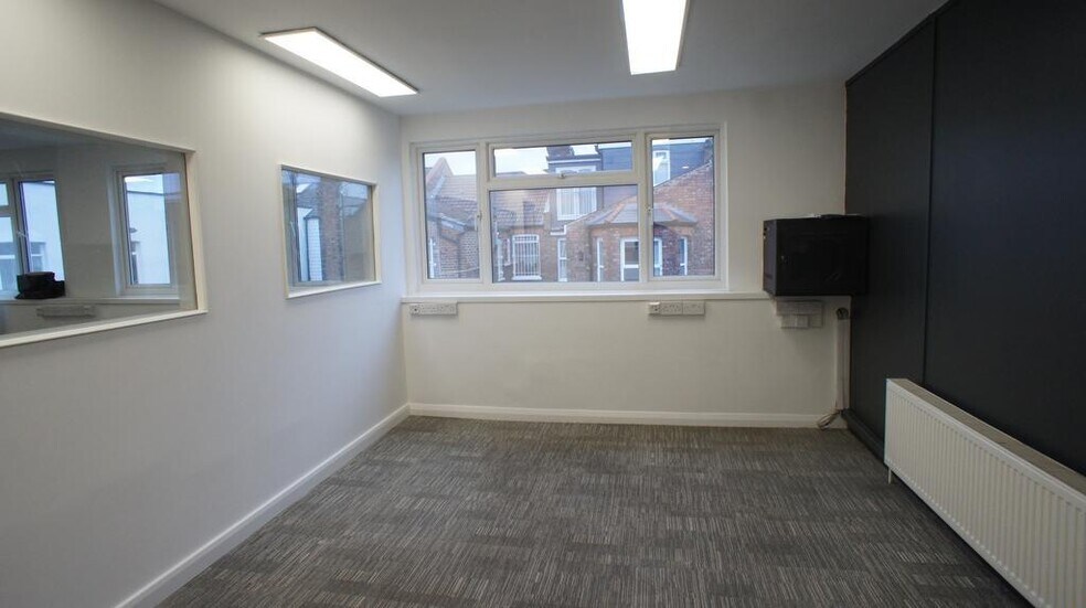 Bedford Rd, Londres à louer - Photo de l’immeuble – Image 2 sur 4