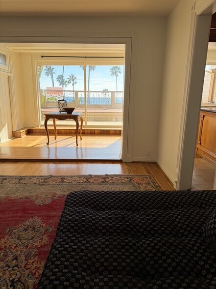 653 Ramona Ave - Office/Live-Work, Laguna Beach, CA à louer - Photo de l’immeuble – Image 3 sur 32