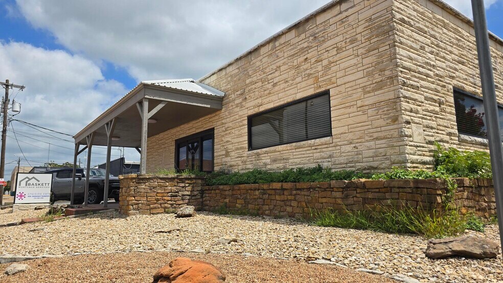 299 S Columbia St, Stephenville, TX à louer - Photo principale – Image 1 sur 5