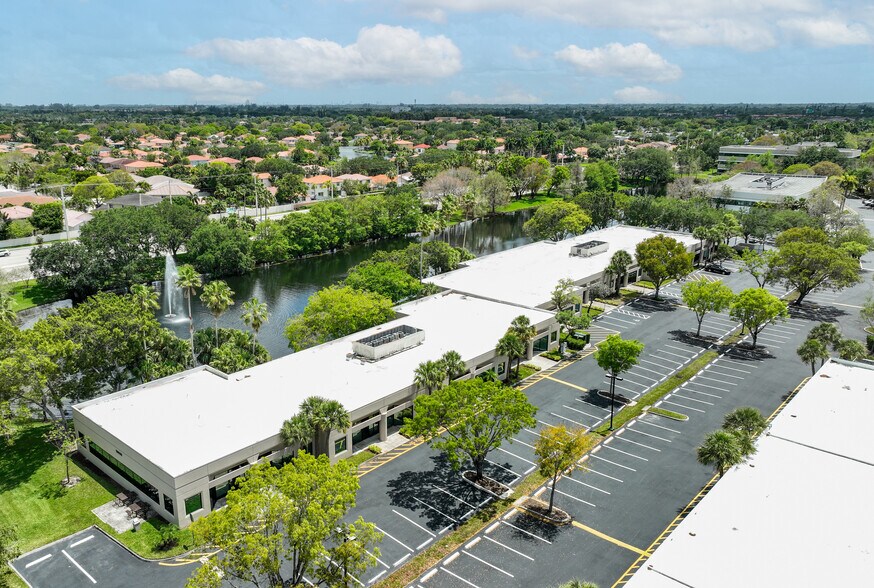 13630 NW 8th St, Sunrise, FL à louer - Photo de l’immeuble – Image 2 sur 15