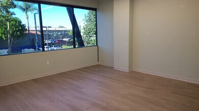 3434 Midway Dr, San Diego, CA à vendre Photo intérieure– Image 2 sur 5