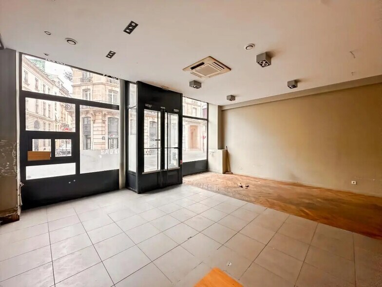 Local commercial dans Paris à louer - Photo de l’immeuble – Image 1 sur 7