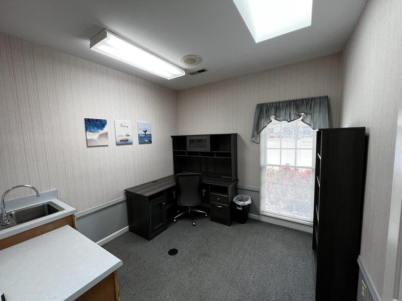 4533 Brambleton Ave, Roanoke, VA à louer - Photo intérieure – Image 2 sur 16