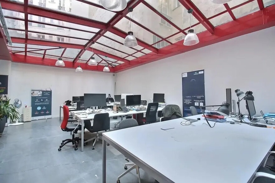 44 Rue Richer, Paris à louer - Photo de l’immeuble – Image 2 sur 9